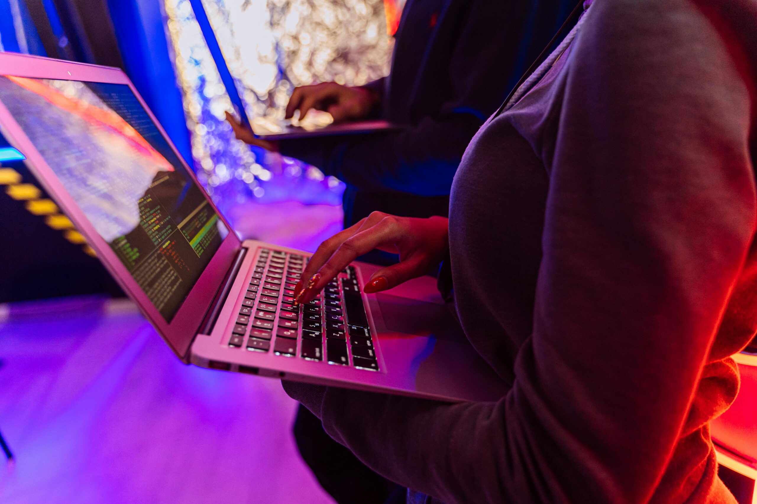 pexels-ai25studioai-5475793 Cybercriminals Holiday
